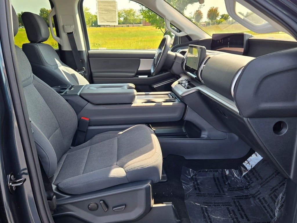 2025 Ford Expedition MAX photo 3
