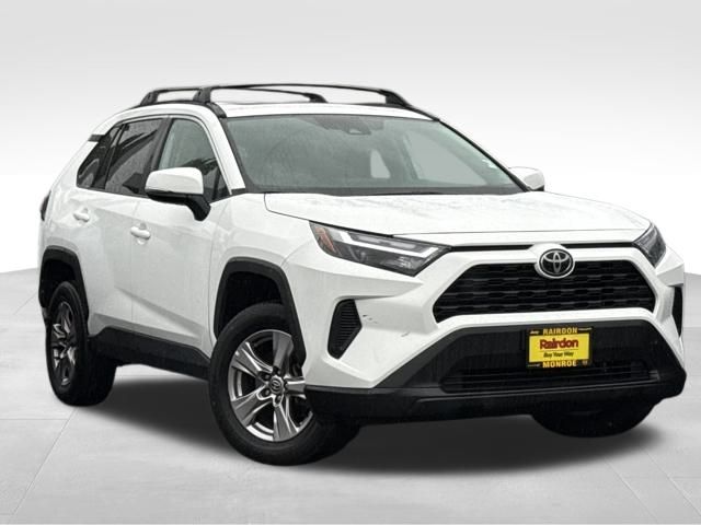 2023 Toyota RAV4 XLE's photo