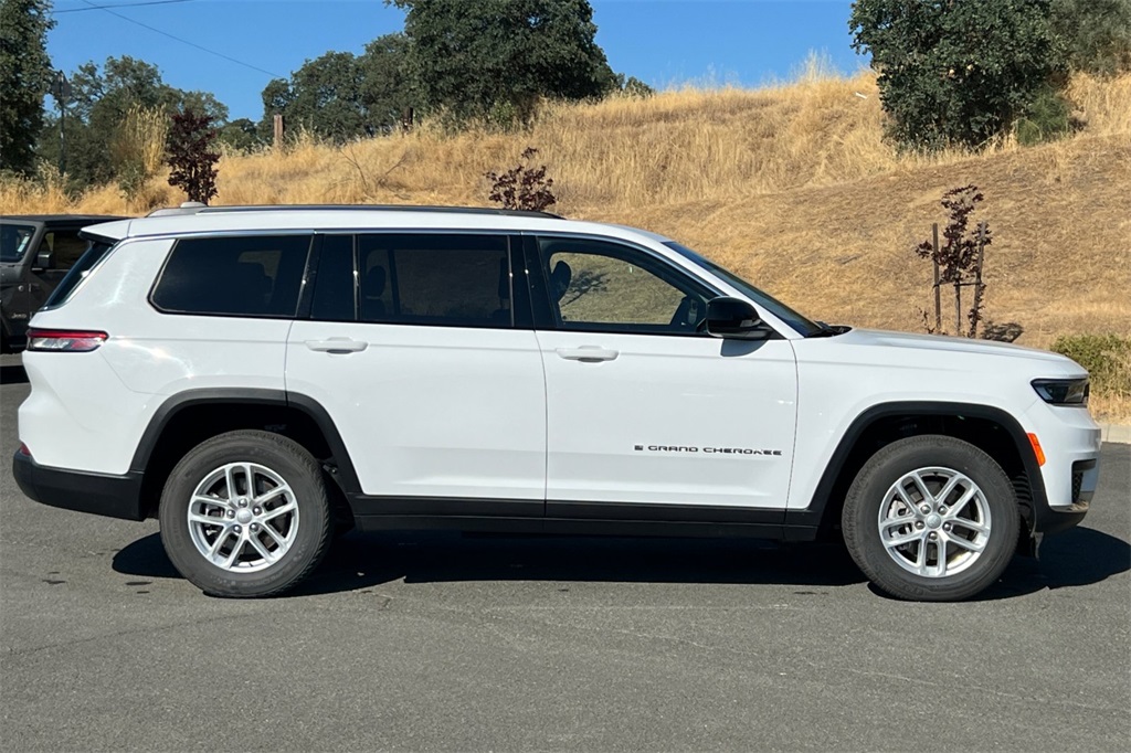 2023 Jeep Grand Cherokee Laredo photo 8