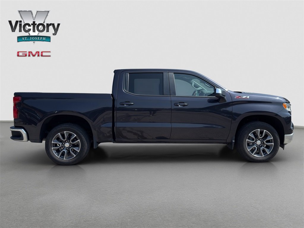 2022 Chevrolet Silverado LT photo 16