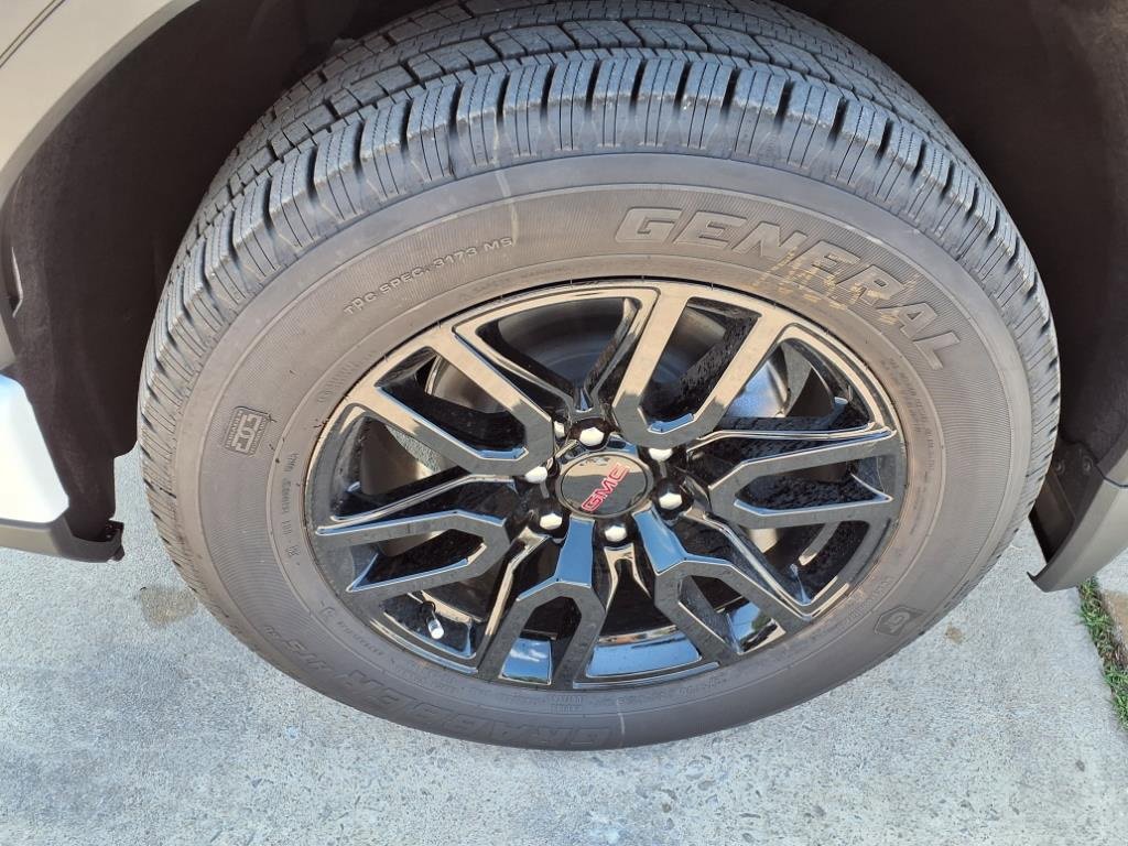 New 2025 Summit White GMC Elevation image 9