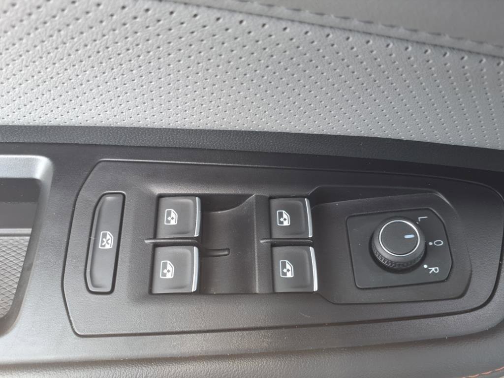 2024 Volkswagen Atlas Peak Edition SEL photo 3