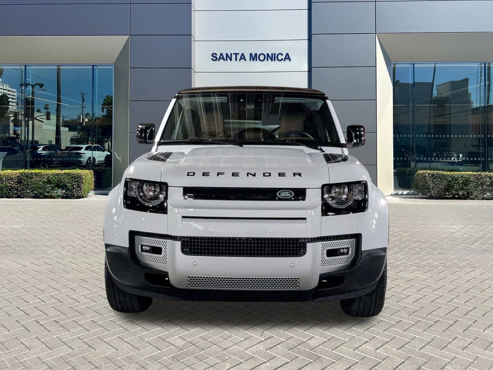 2025 Land Rover Defender 110 S photo 3