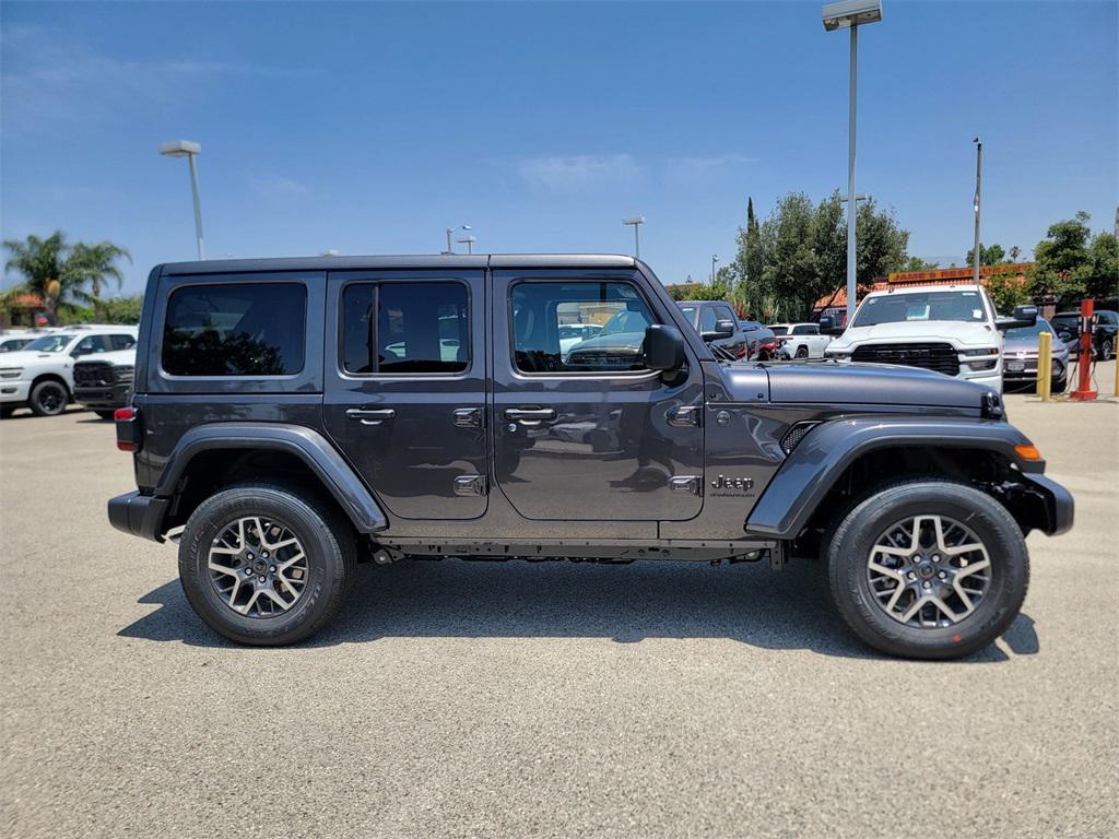 2025 Jeep Wrangler Sahara photo 3