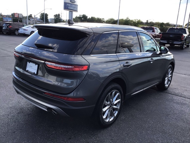 2022 Lincoln Corsair Standard photo 4