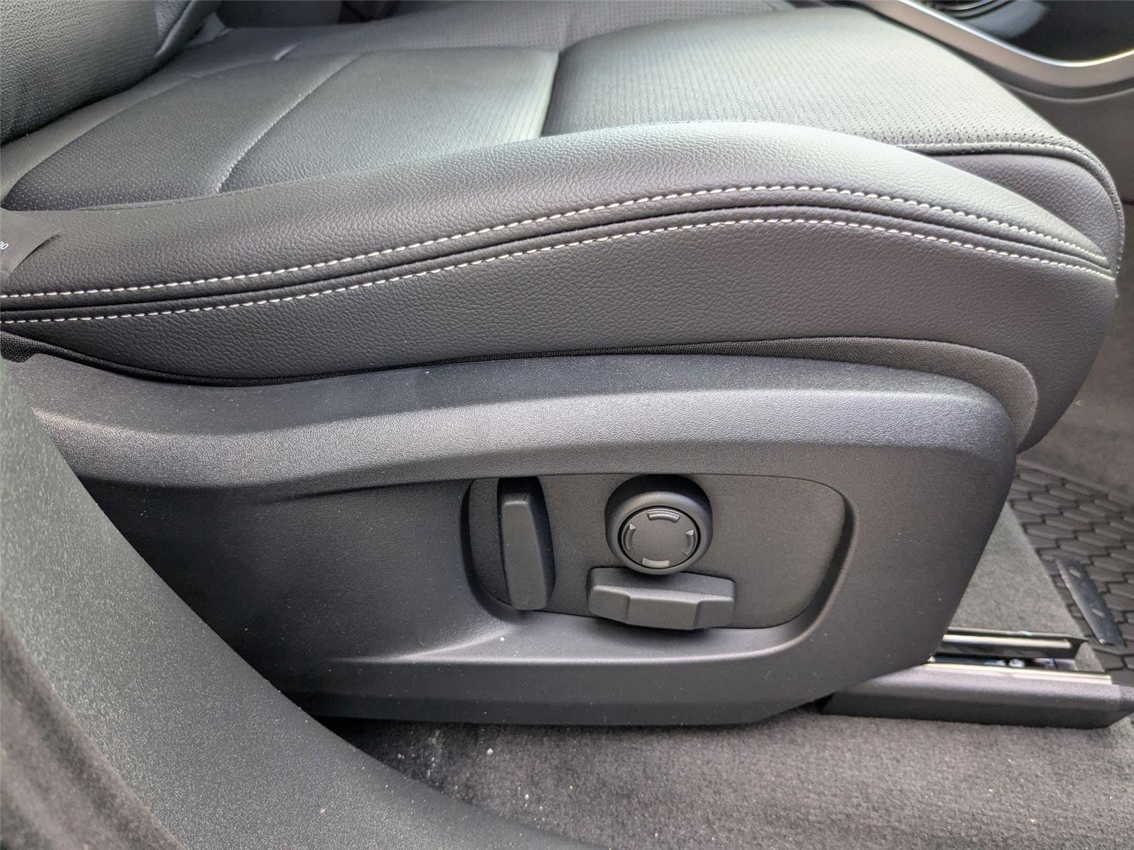 2026 Jaguar F-PACE P250 R-Dynamic S photo 30
