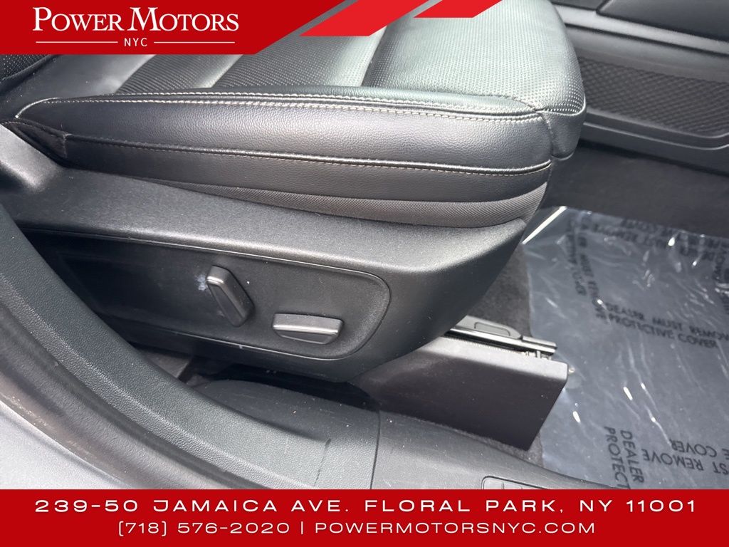 2021 Ford Escape Titanium photo 16