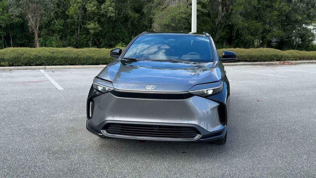 2025 Toyota bZ4X XLE photo 3