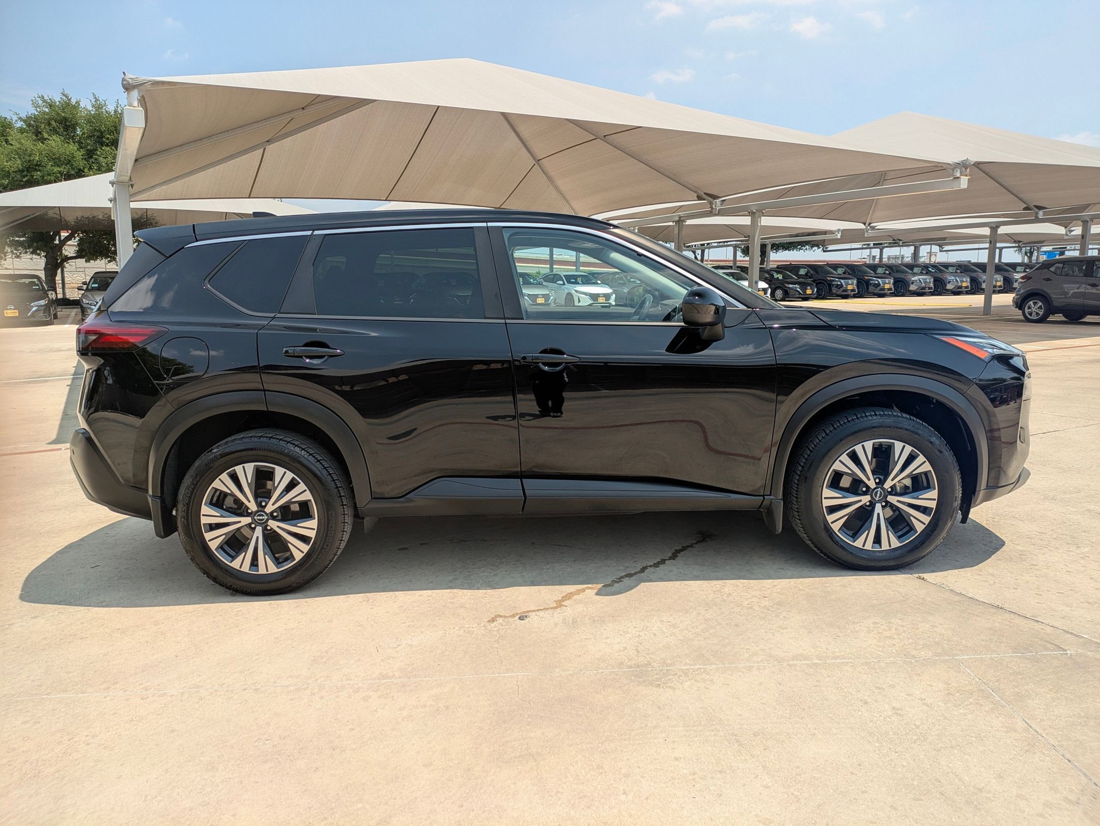 2023 Nissan Rogue SV photo 7