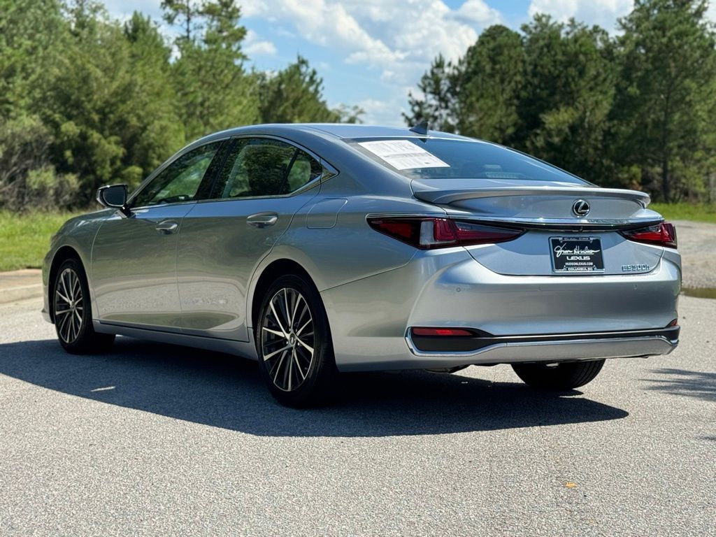2023 Lexus ES 300h photo 7