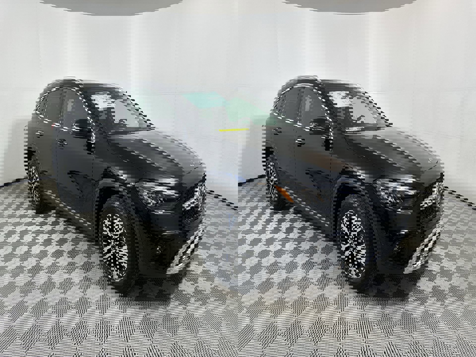 2025 Mercedes Benz GLA 250 4MATIC photo 2