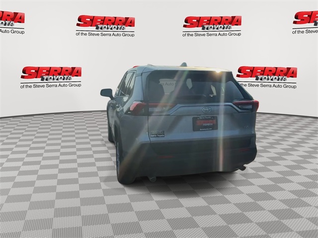 2025 Toyota RAV4 LE photo 8