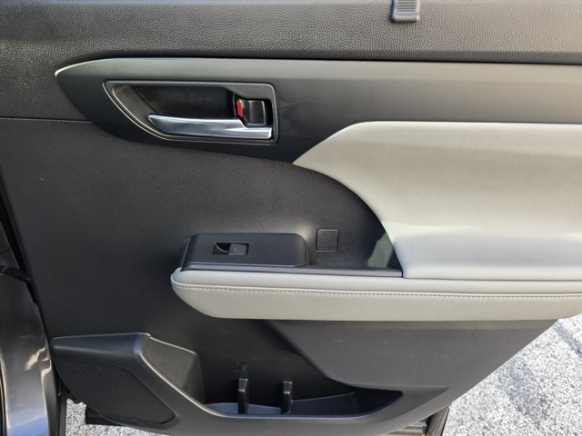 2021 Toyota Highlander Hybrid XLE photo 11