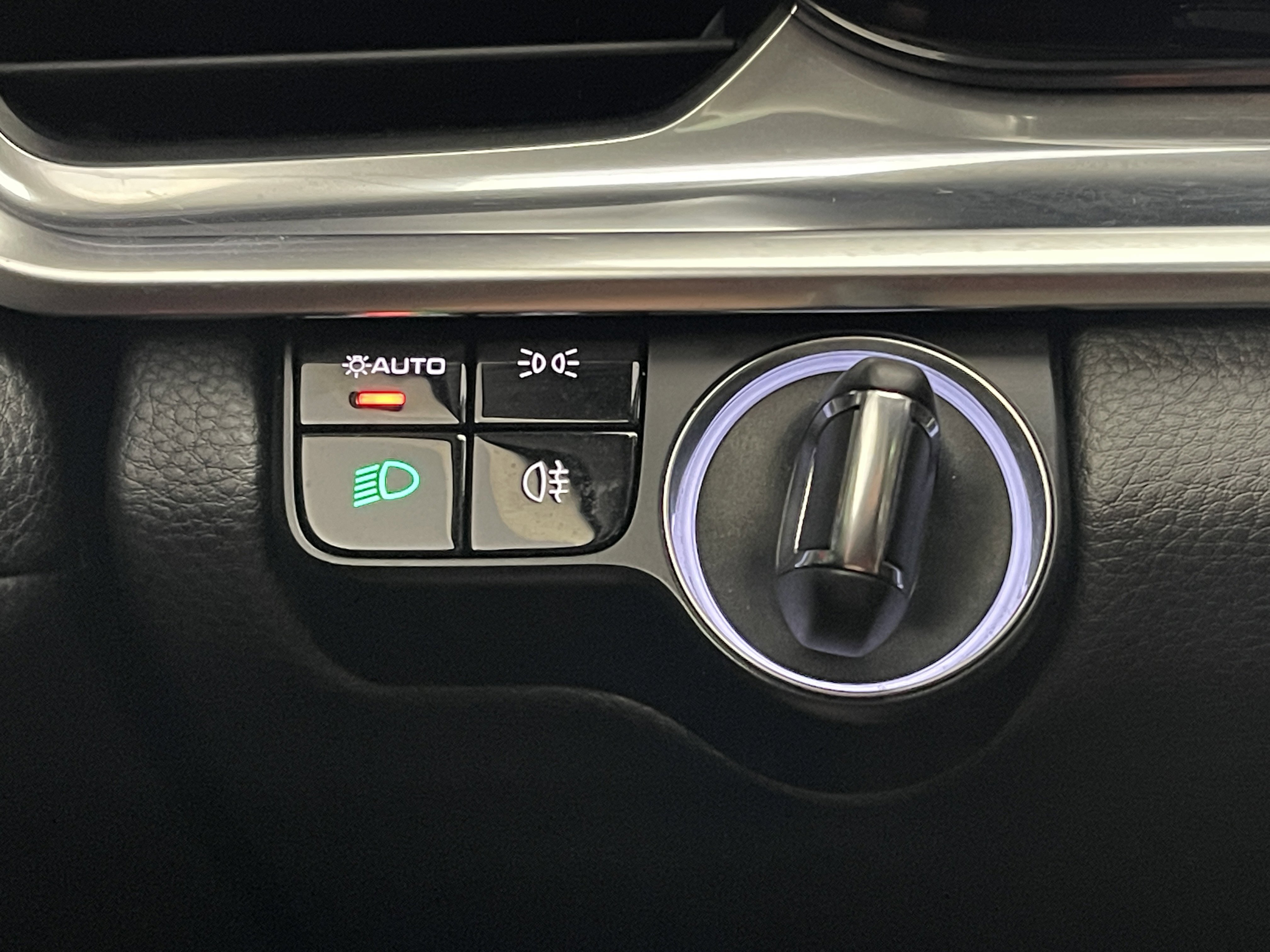2018 Porsche Panamera 4 photo 3