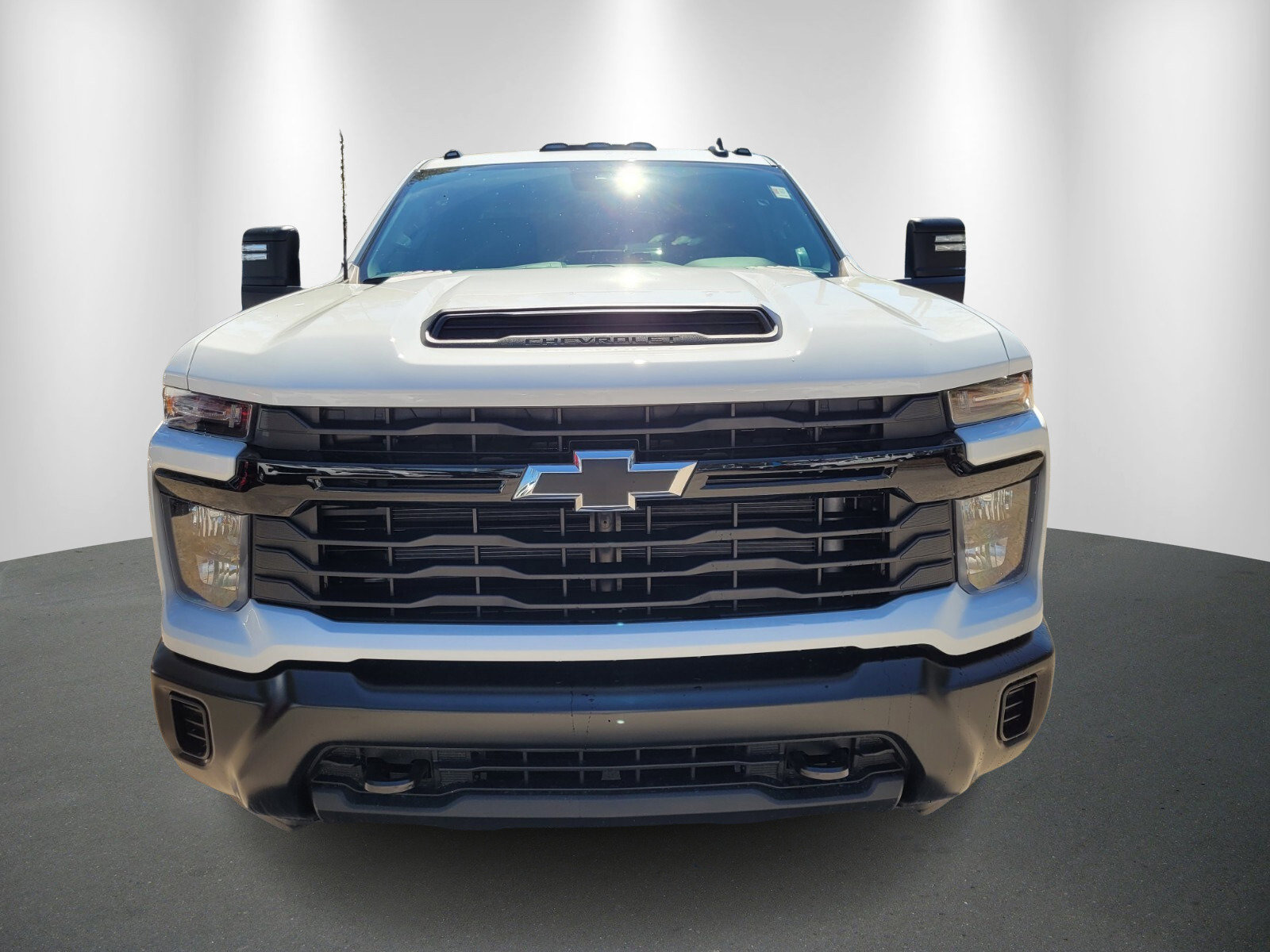 2025 Chevrolet Silverado 2500HD photo 2