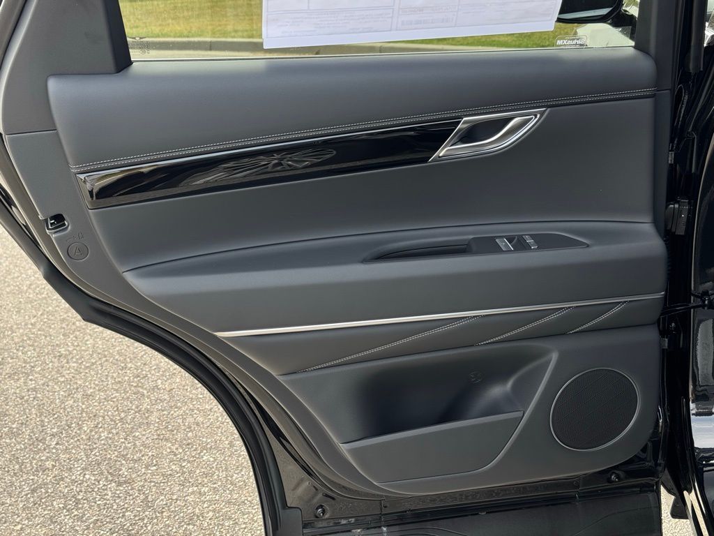 2025 Genesis GV80 2.5T AWD photo 19