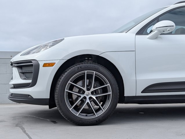 2024 Porsche Macan T photo 9