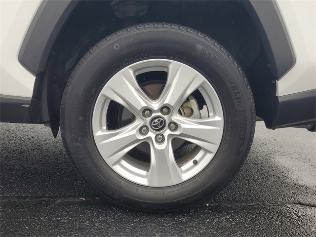 2020 Toyota RAV4 Hybrid XLE photo 7