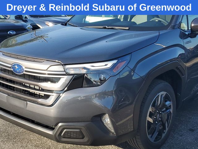 2025 Subaru Forester Premium photo 8