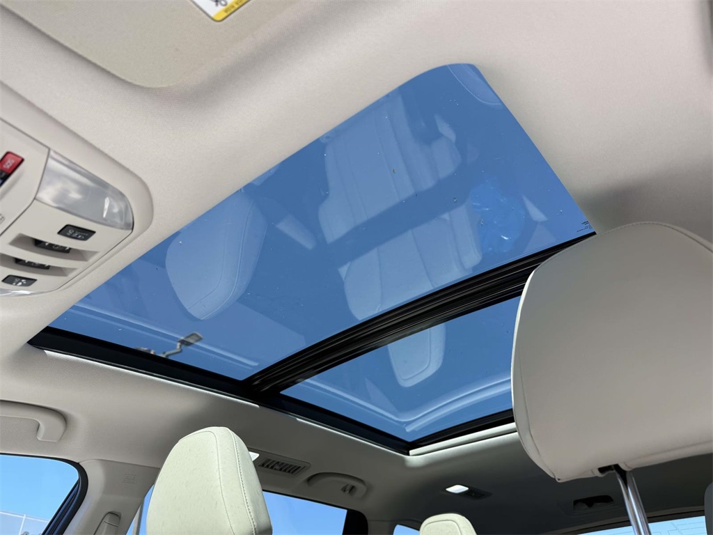 2022 Subaru Ascent Limited photo 3