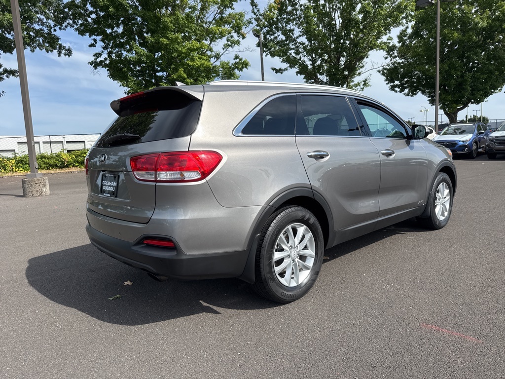 2018 Kia Sorento LX photo 2