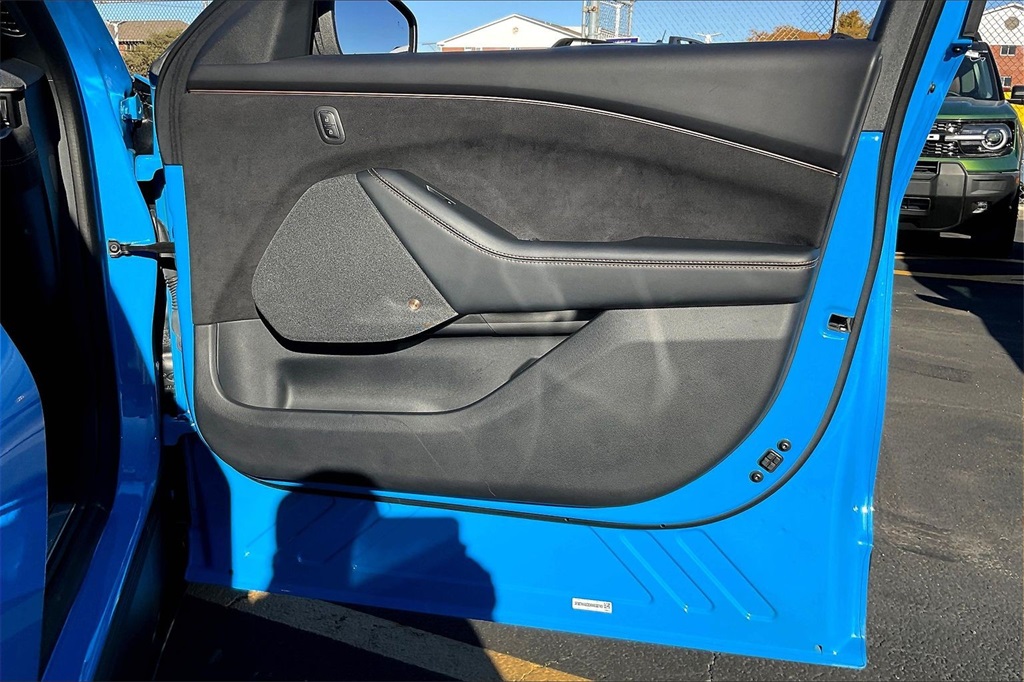 2021 FORD MUSTANG MACH-E - Image 21