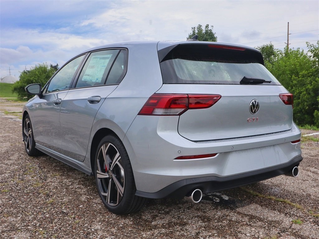 2025 Volkswagen Golf GTI SE photo 3