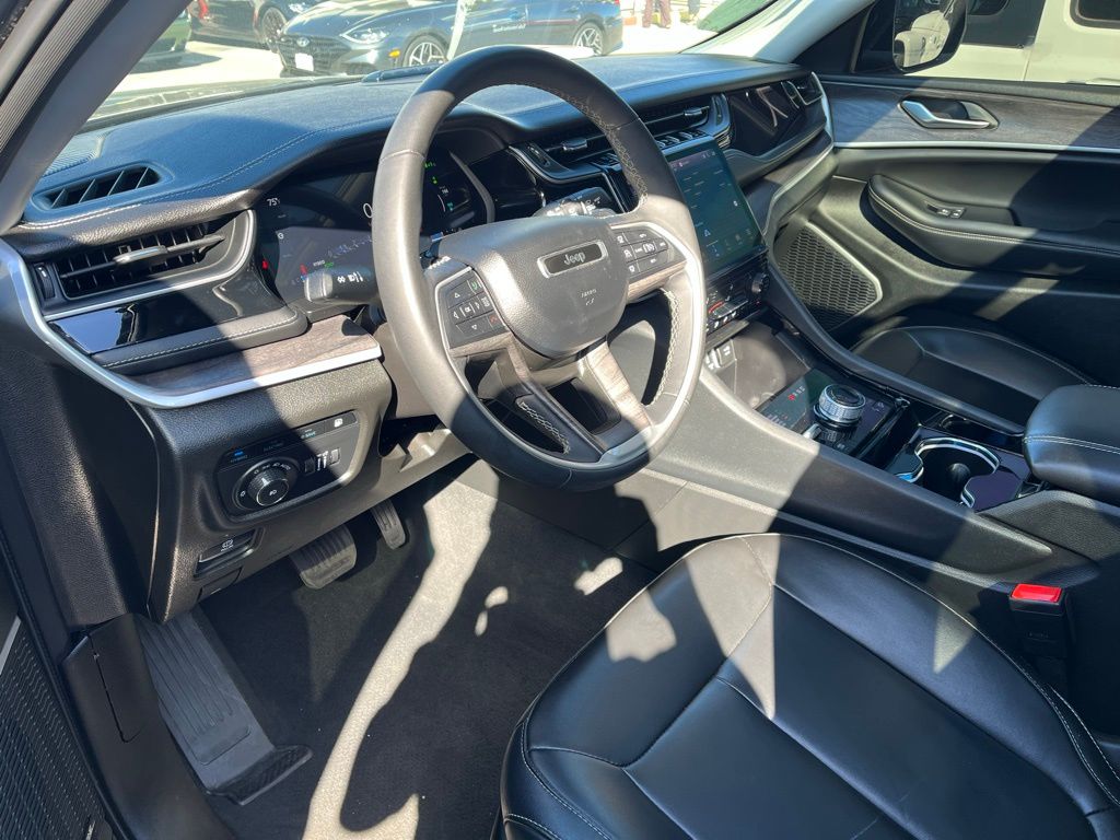 2023 Jeep Cherokee Base photo 4