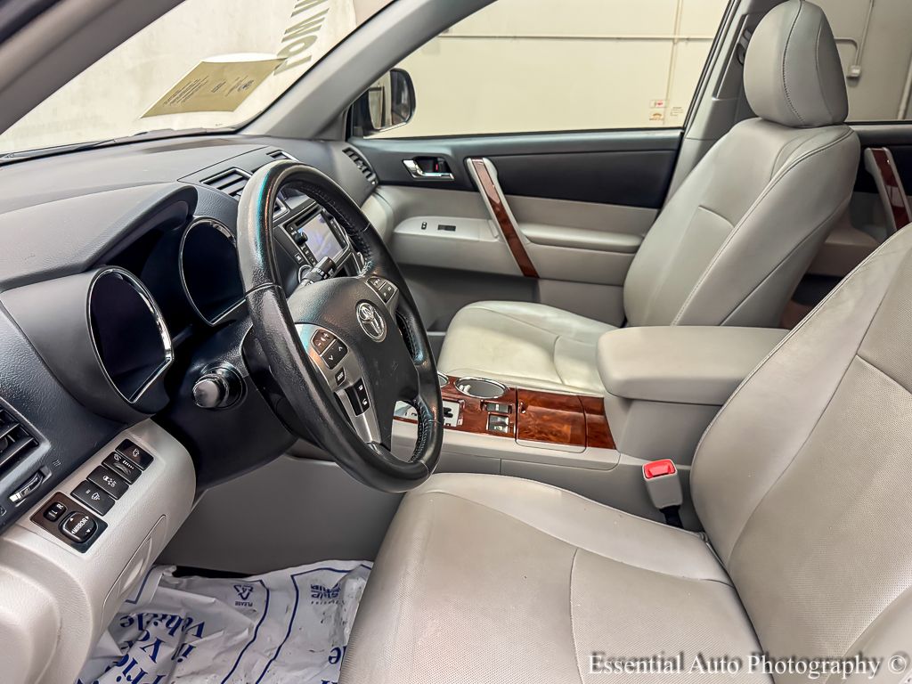 2013 TOYOTA HIGHLANDER - Image 10