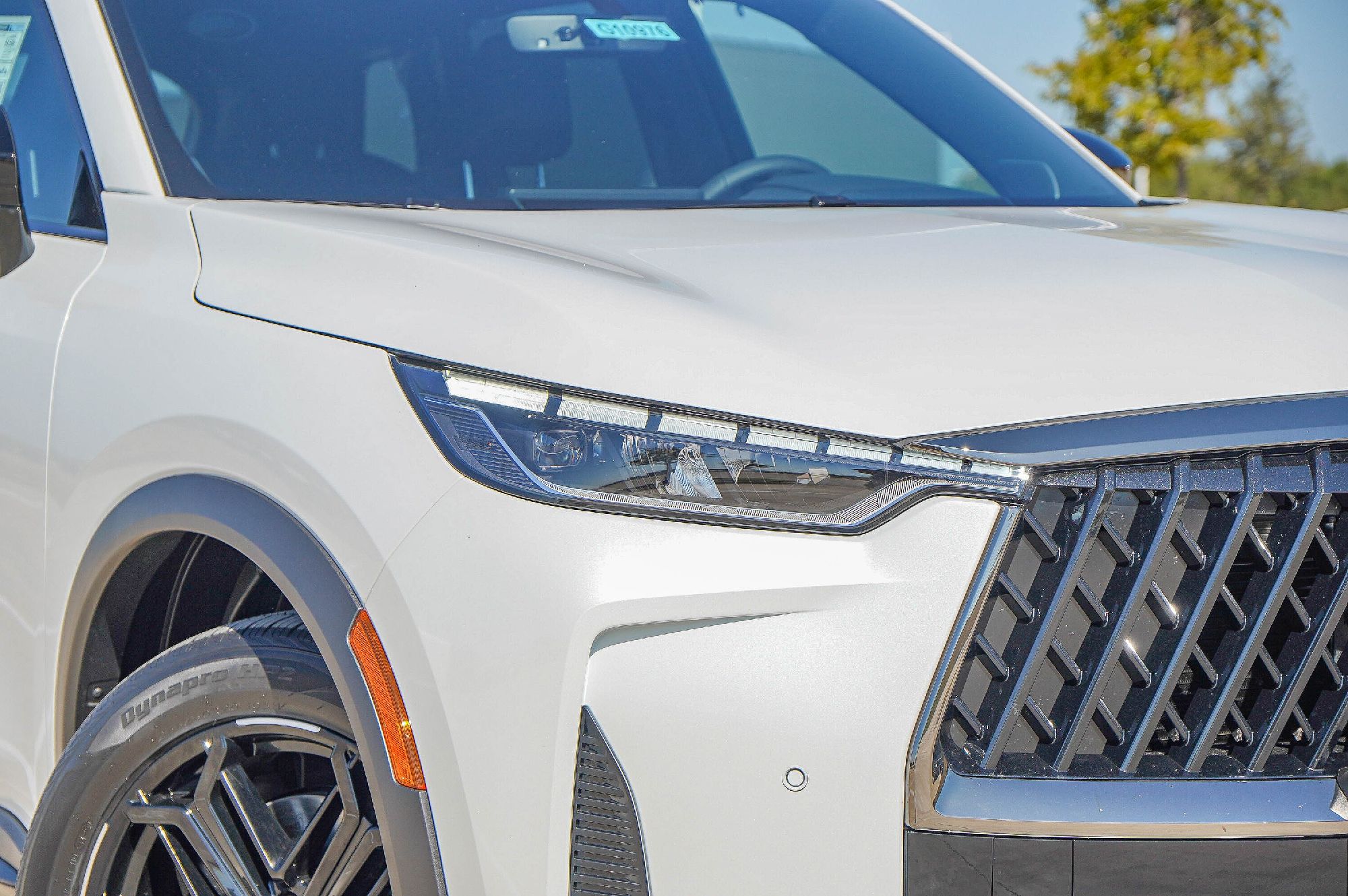 2026 Infiniti QX60 Luxe photo 2