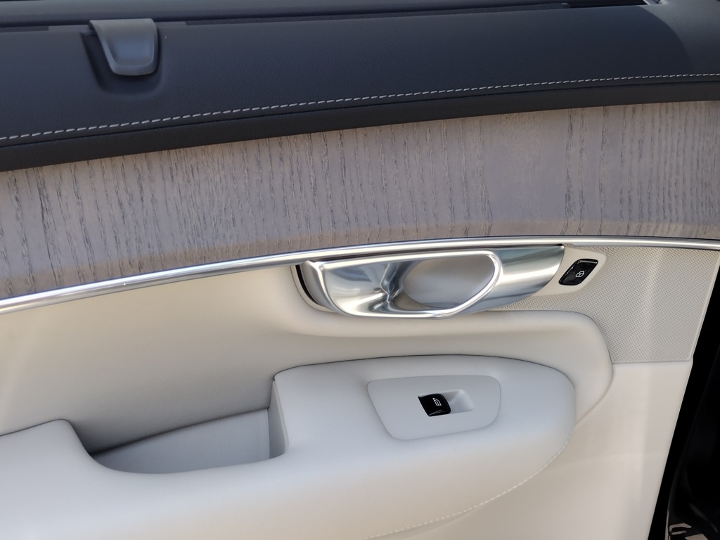 2026 VOLVO XC90 - Image 19