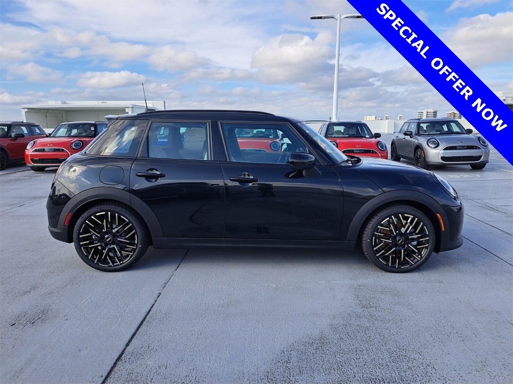 2025 Mini Cooper 4 Door Hardtop Signature photo 2