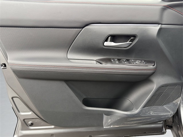 2025 Nissan Kicks SR photo 11