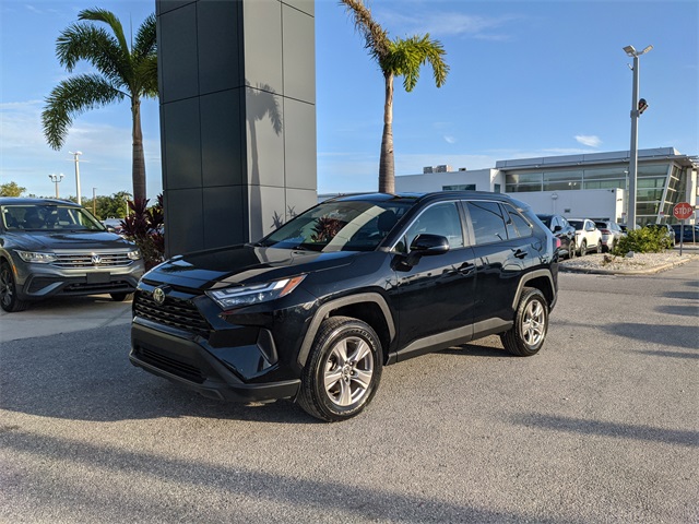 2023 Toyota RAV4 XLE photo 2