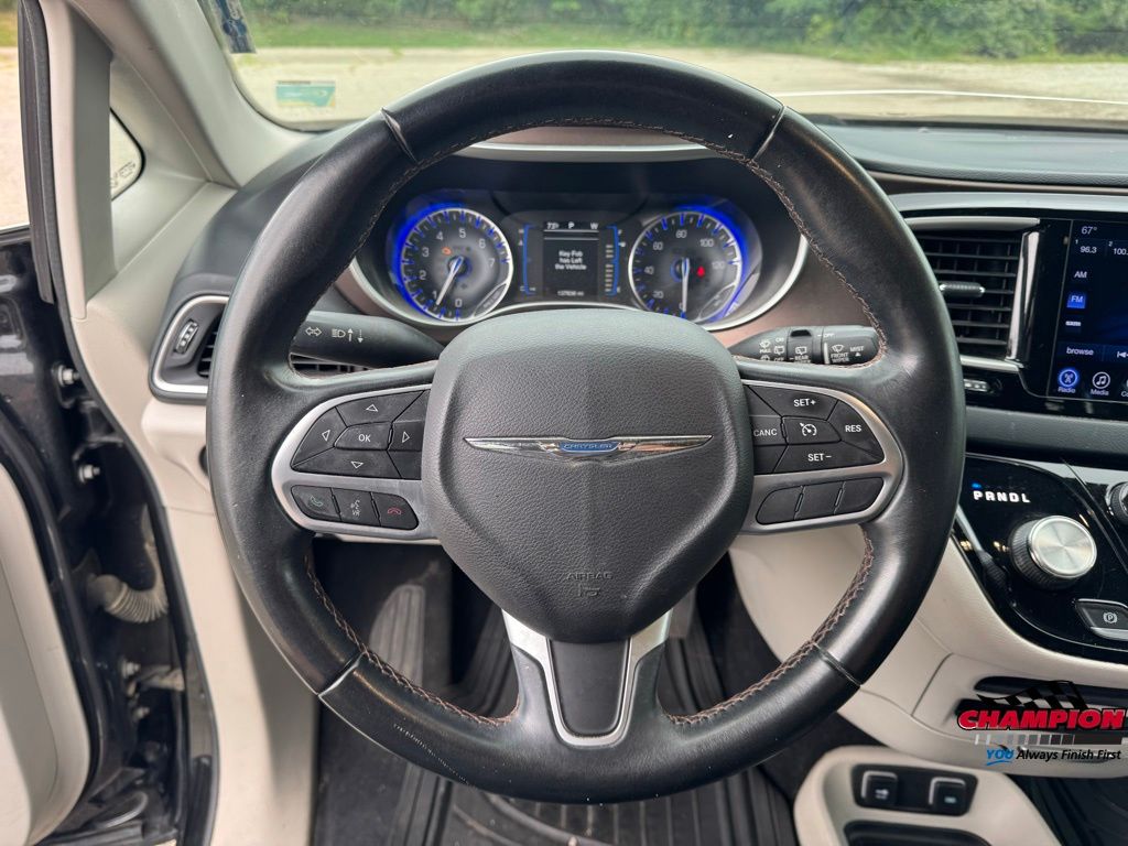 2017 Chrysler Pacifica Touring L photo 13