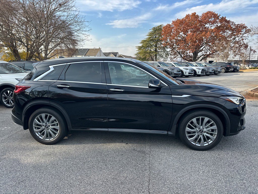 2023 Infiniti QX50 Luxe photo 3