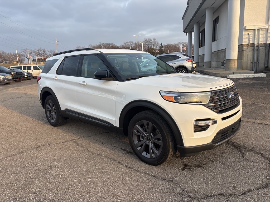 2023 Ford Explorer XLT's photo