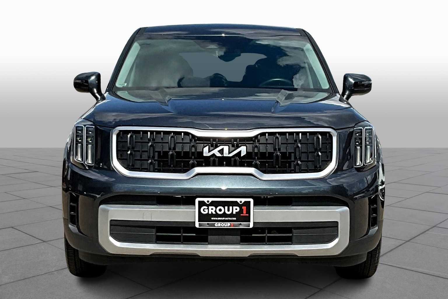2024 Kia Telluride LX photo 3