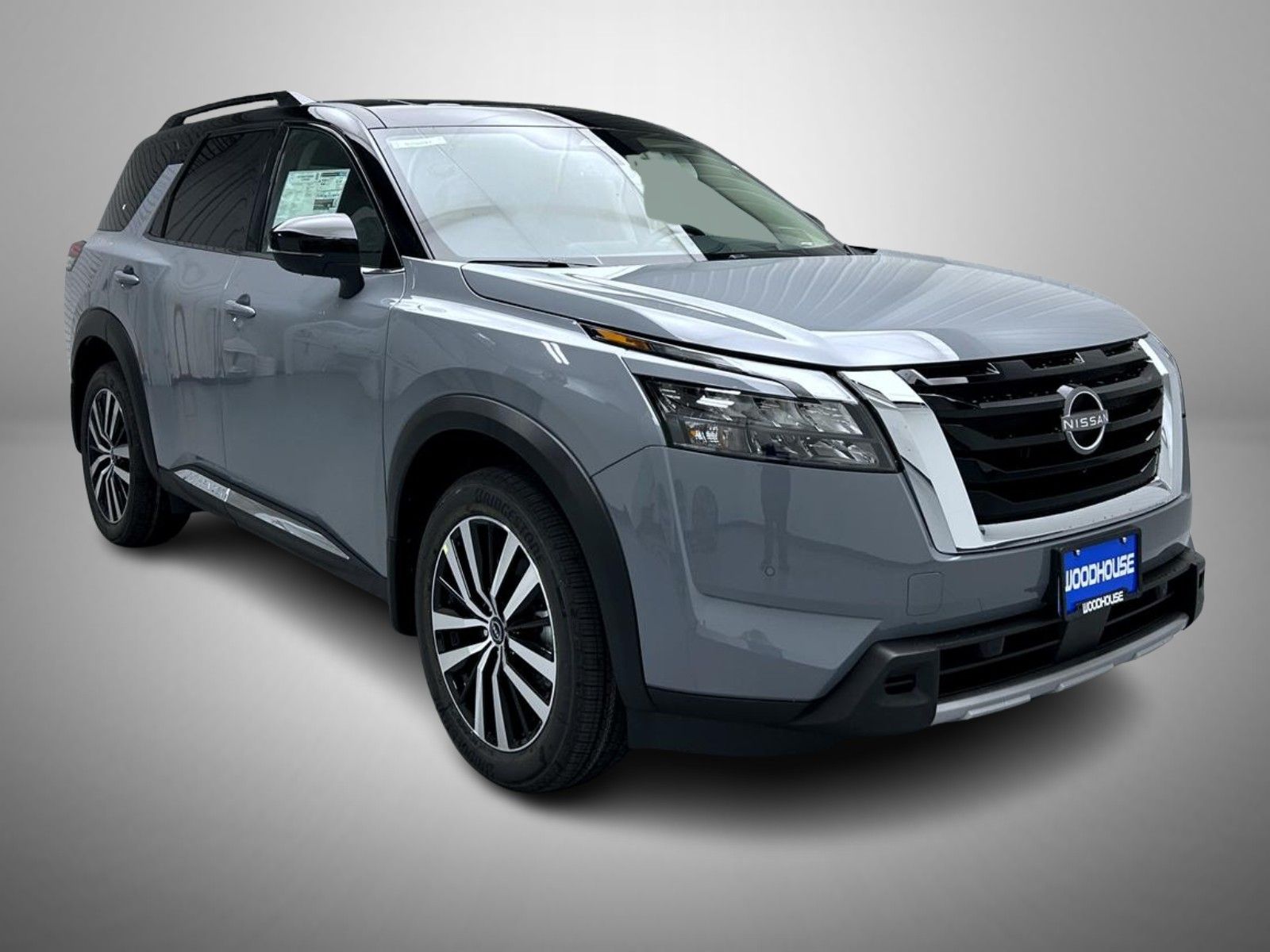 2025 Nissan Pathfinder Platinum photo 3