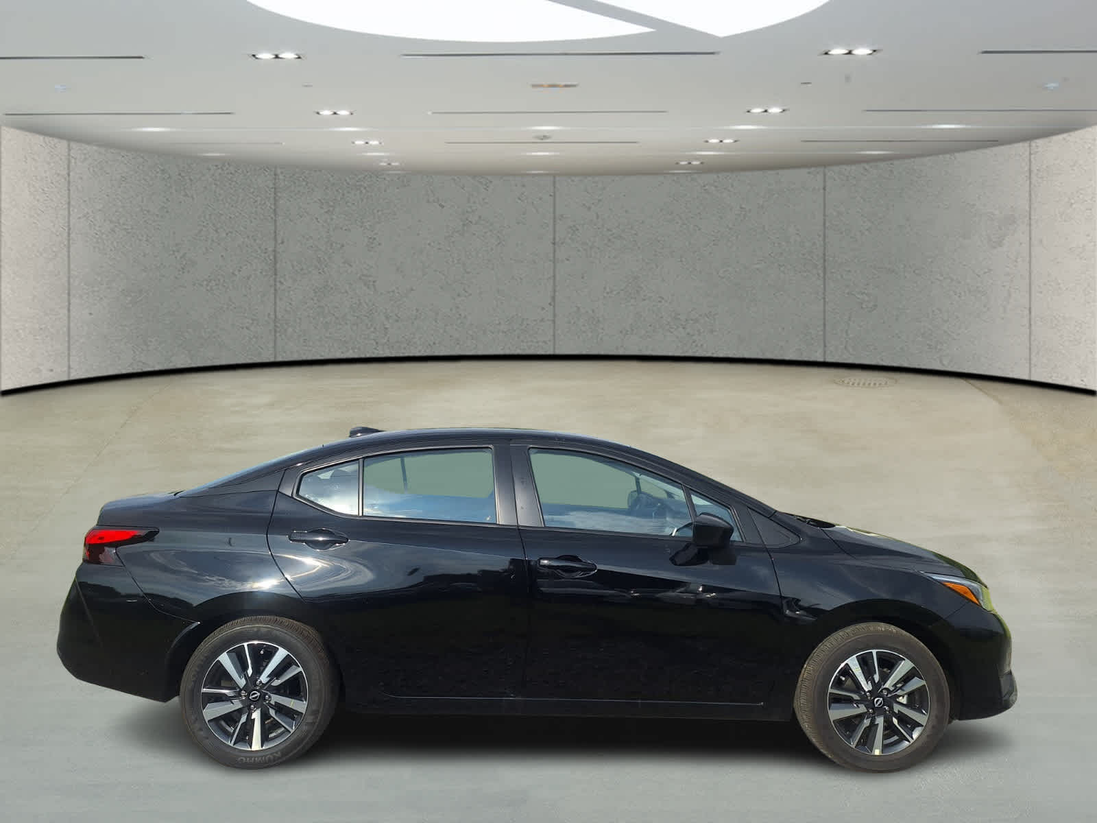 2025 Nissan Versa SV photo 6