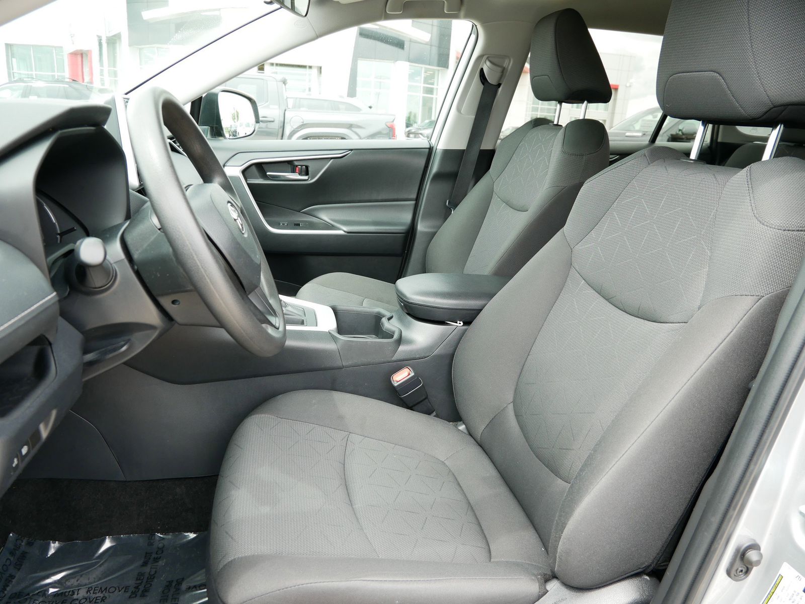 2024 Toyota RAV4 XLE photo 8