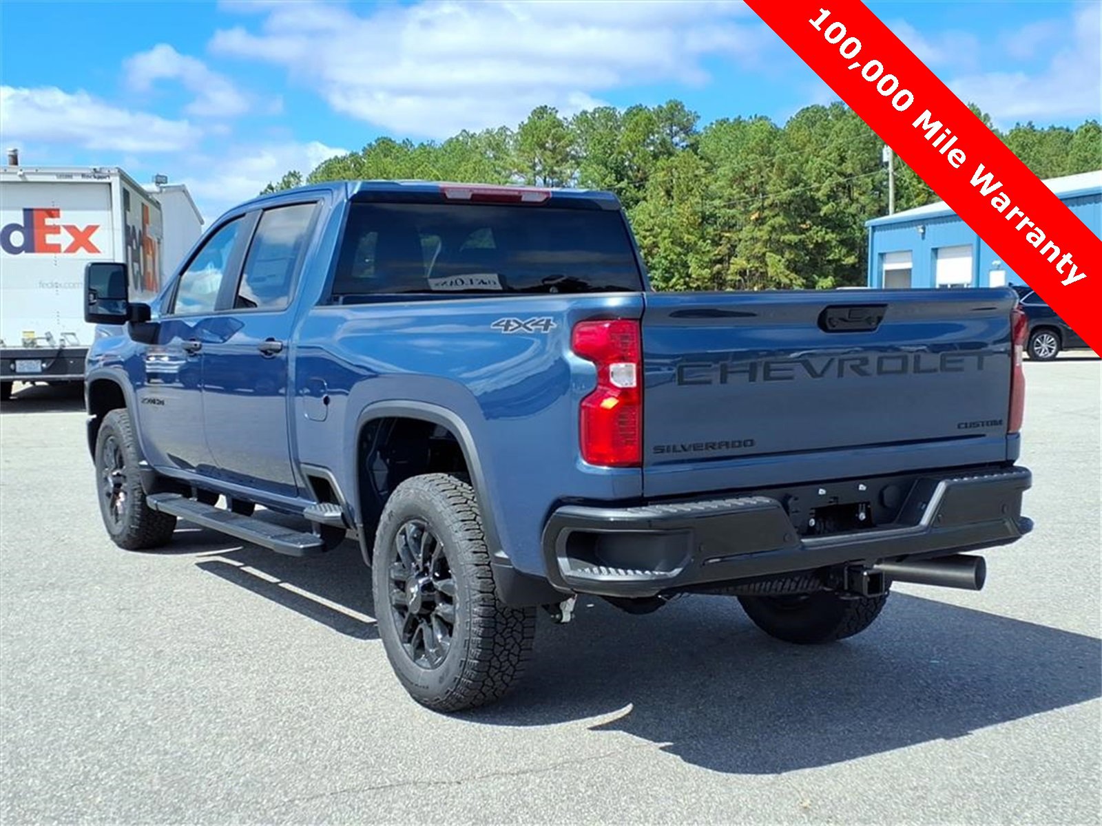 2025 Chevrolet Silverado 2500HD Custom photo 2