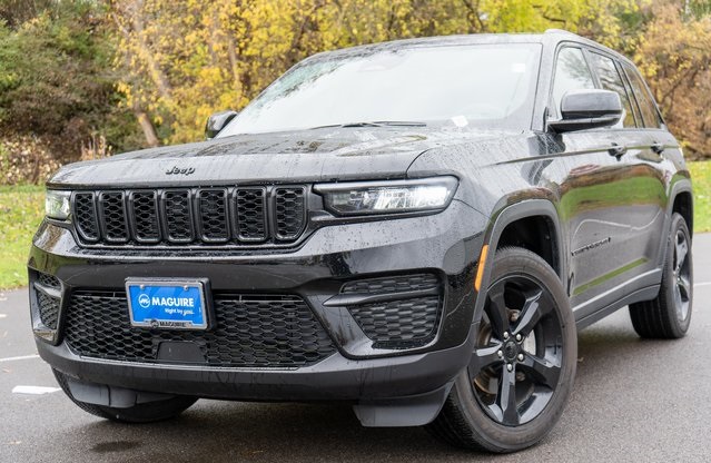 2025 Jeep Grand Cherokee Altitude's photo