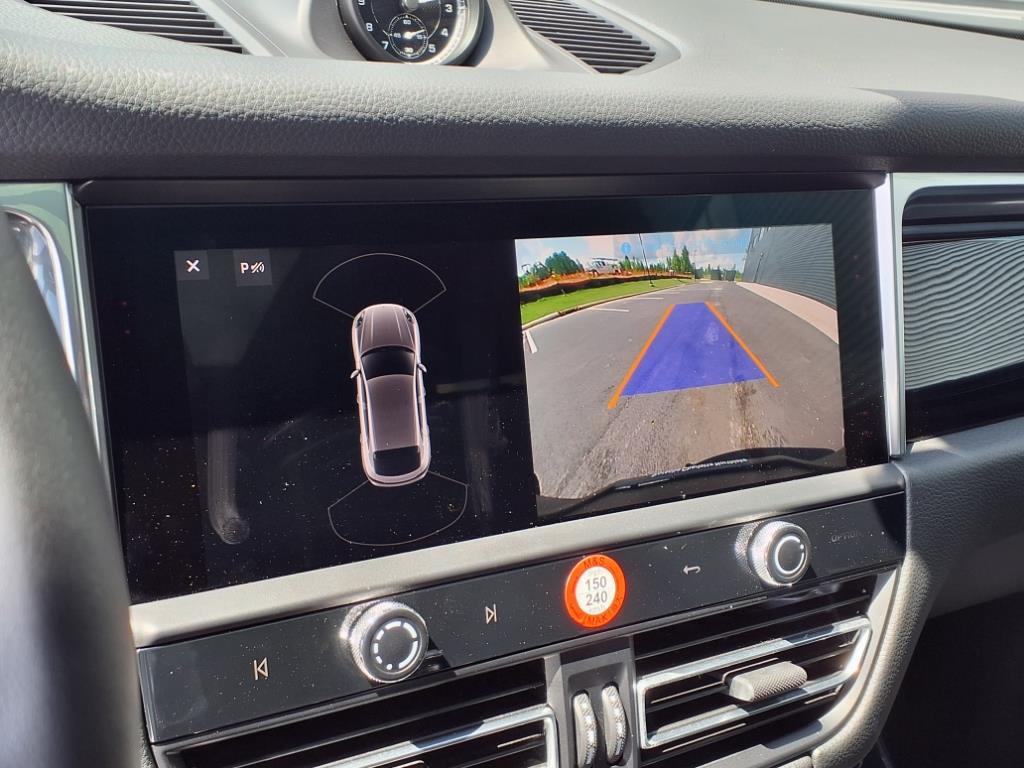 2024 Porsche Macan T photo 12