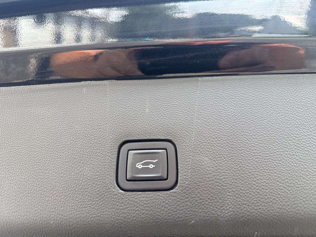 2022 Chevrolet Traverse Cloth photo 17