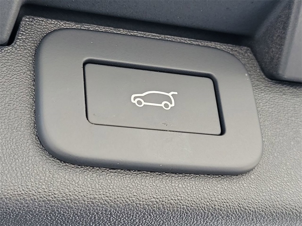 2025 Land Rover Discovery S photo 10
