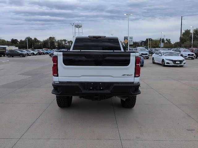 2024 Chevrolet Silverado 2500HD ZR2 photo 3