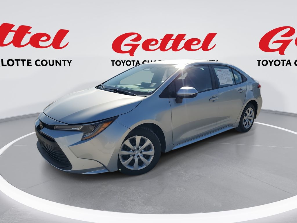 2024 Toyota Corolla LE's photo