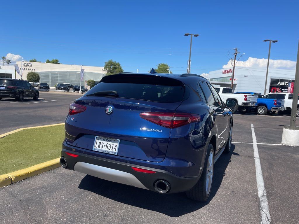 2018 Alfa Romeo Stelvio Base photo 12