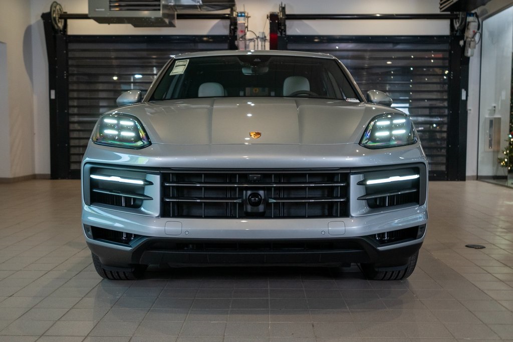 2025 Porsche Cayenne E-Hybrid photo 2